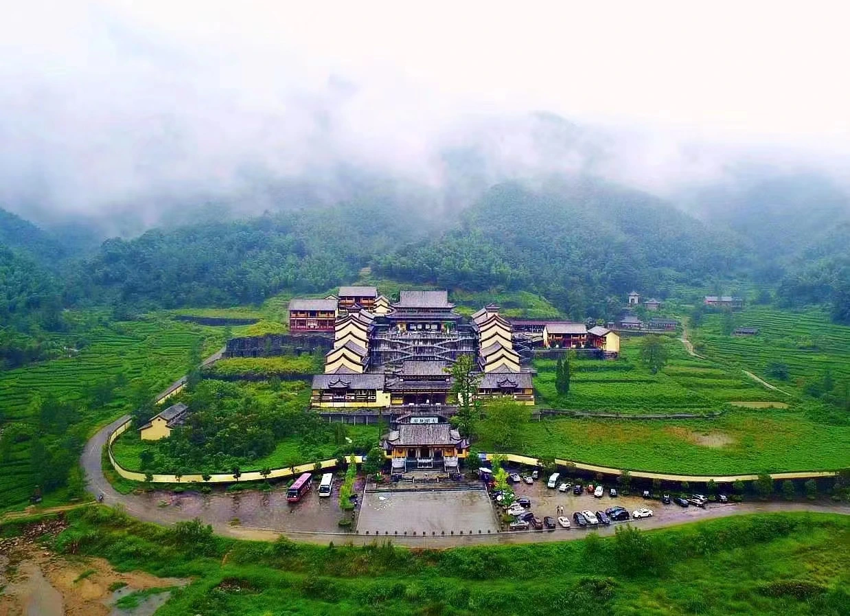 Yangshan Qiyin Chan Temple · surrounded by forest and fields
